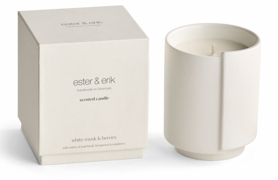 White Musk & Berries Scented Candle